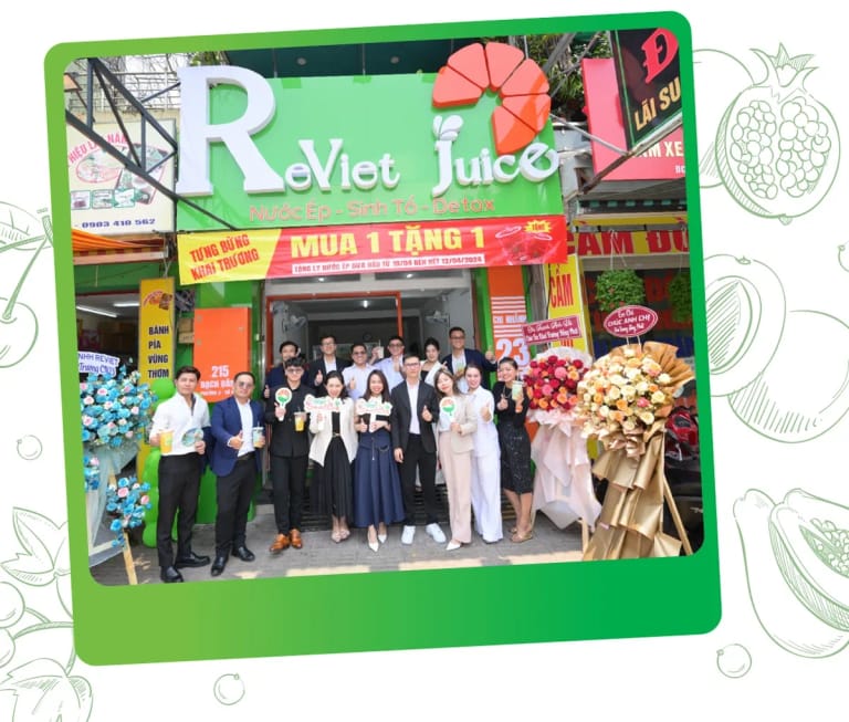 Đội ngũ ReViet cùng đối tác ngày khai trương